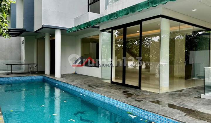 Rumah Bagus Siap Huni Tropical Design di Kemang, Jakarta Selatan.