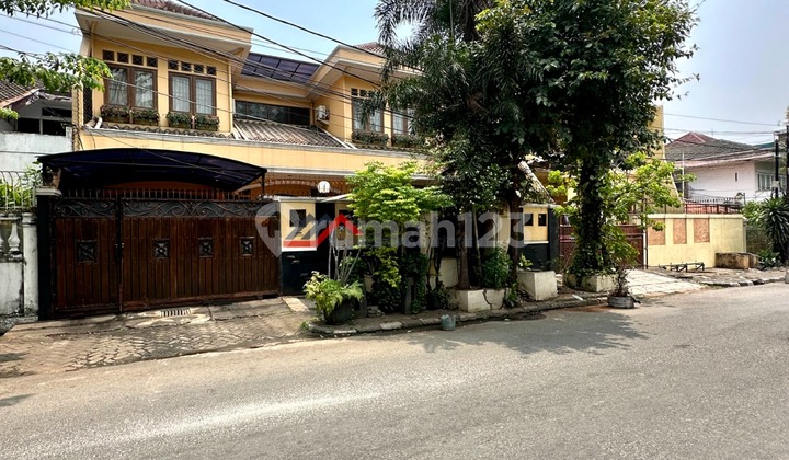 Rumah Desain Classic Modern Harga Menarik Di Tomang, Jakarta Barat