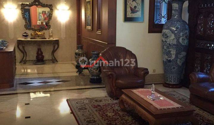 Rumah Mewah dan Kokoh Rumah 2 Lantai SHM Butuh Renovasi 1