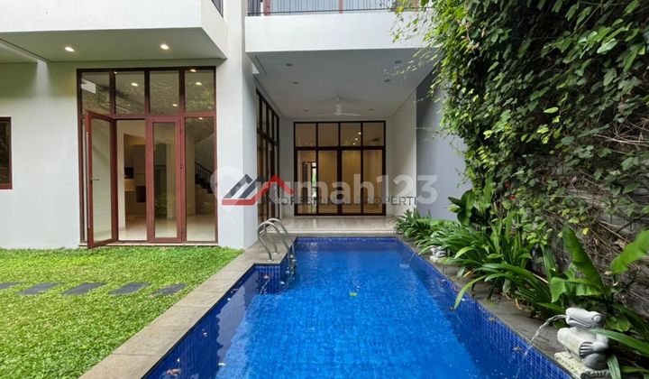 Rumah Dalam Komplek Dengan Private Pool Taman Luas Di Kemang Jakarta Selatan Rumah Dalam Komplek Dengan Private Pool Taman Luas Di Kemang Jakarta Selatan