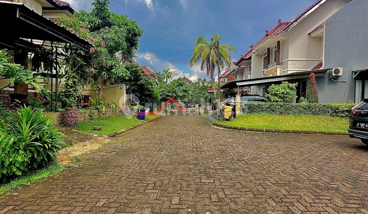 Rumah Dalam Komplek Posisi di Hoek 2