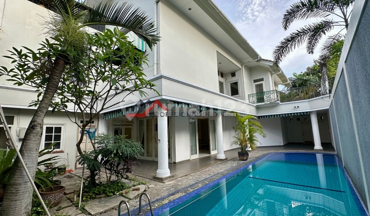 Moderen Classic House Private Pool Di Jakarta Selatan Moderen Classic House Private Pool Di Jakarta Selatan