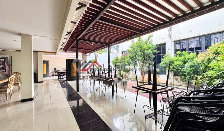 Habitable House Suitable for Business and Office in Jagakarsa, South Jakarta