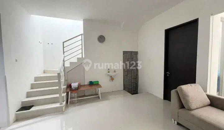 Rumah 2 Lantai Bagus Unfurnished SHM di Dijual Rumah De Casa Residence Lakarsantri Surabaya, Surabaya Dekat Dengan Sekolah Cita Hati Citraland 2