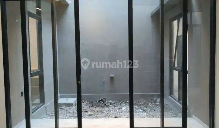 Rumah 2 Lantai Bagus Unfurnished Strata di Dijual Rumah Grand Pakuwon Surabaya Baru Grees , Surabaya Dekat Food Junction,margomulyo Pusat Pergudangan 2