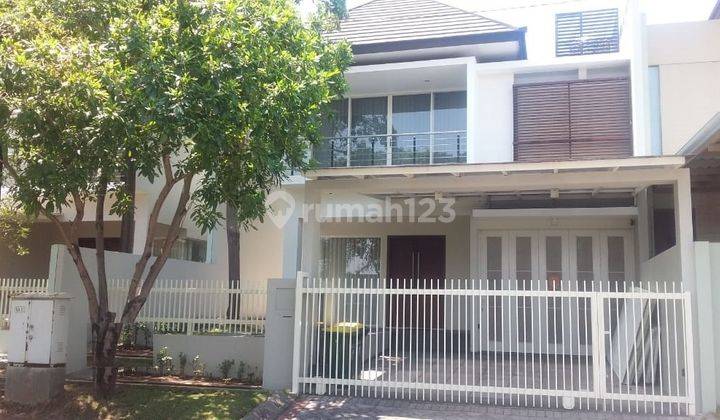 Rumah 2 Lantai Bagus Unfurnished SHM di Dijual Rumah Graha Family Surabaya
, Surabaya 1