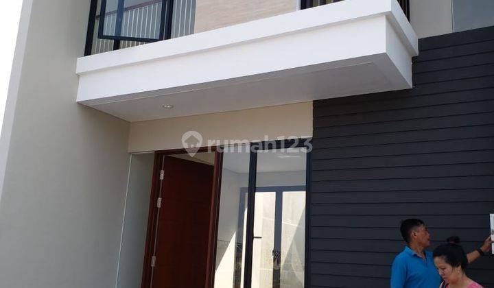 Rumah 2 Lantai Bagus Unfurnished HGB di Dijual Rumah Northwest Lake Surabaya, Surabaya 1