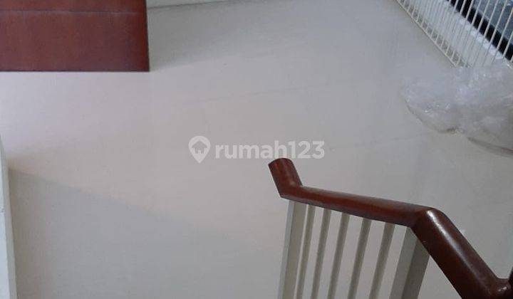 Rumah 2 Lantai Bagus Unfurnished HGB di Dijual Rumah Northwest Lake Surabaya, Surabaya 2