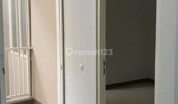 Rumah 2 Lantai Bagus Unfurnished SHM di Dijual Rumah Greenlake Citraland Surabaya
, Surabaya 2