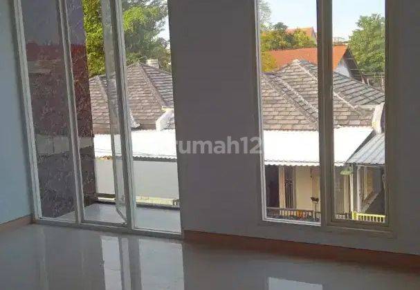 Rumah 2 Lantai Bagus Unfurnished SHM di Dijual Rumah Rungkut Asri Tengah Surabaya (NEW), Surabaya 2