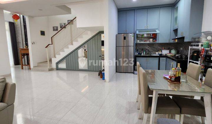 Rumah 2 Lantai Bagus Unfurnished SHM di Dijual Rumah Grand Pakuwon Cluster Brisbane Surabaya, Surabaya 2