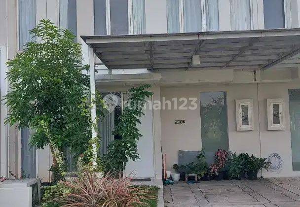 Rumah 2 Lantai Bagus Unfurnished HGB di Dijual Rumah Grand Pakuwon Cluster Adelaide Surabaya, Surabaya 1