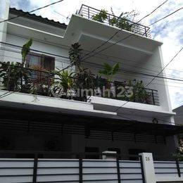 Dijual Rumah 3 Lantai Kayu Putih 1