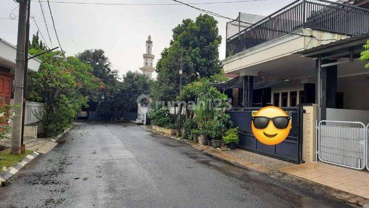 Dijual Rumah Dua Lantai Bagus Graha Raya Bintaro Dekat Alam Sutera 2