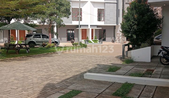 Rumah 2 Lantai Siap Huni Sarua Ciputat