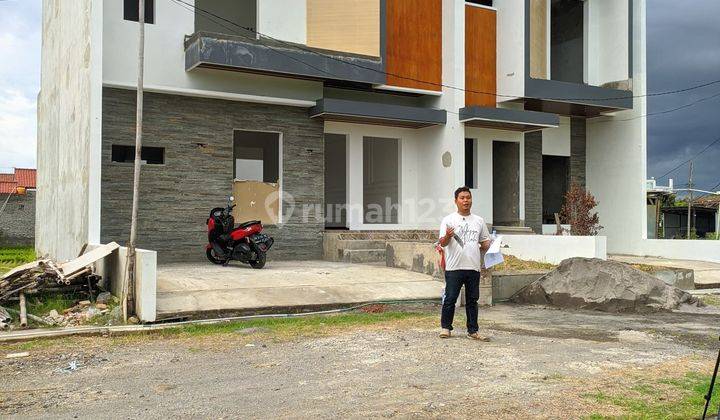 Rumah Furnished Baru SHM - Sertifikat Hak Milik di Solo Baru 2