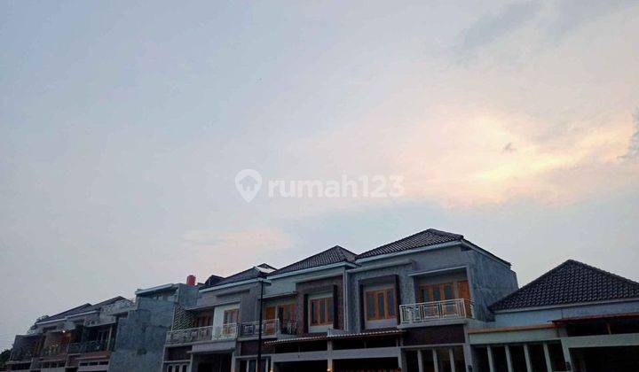 Rumah 2 Lantai Baru Furnished SHM di Solo Baru Sukoharjo 2