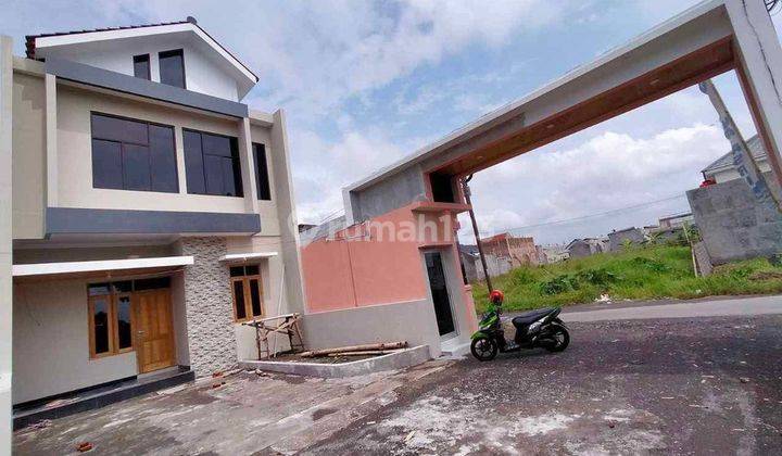 Rumah 2 Lantai Baru Furnished SHM Gumpang Kartasura Jawa Tengah 1