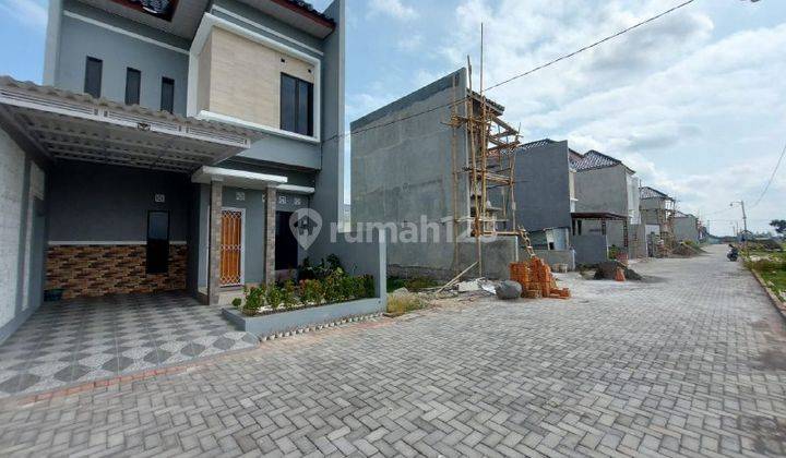 Rumah 2 Lantai Baru Furnished SHM 4 Menit Rs Dr Oen Solo Baru 1