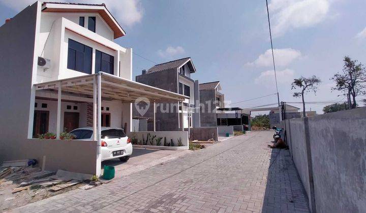 Rumah 2 Lantai Baru Furnished SHM di Gumpang, Surakarta 2