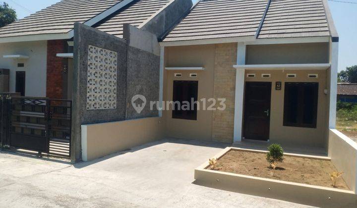 Rumah Baru Furnished SHM di Karanganyar, Karanganyar 2