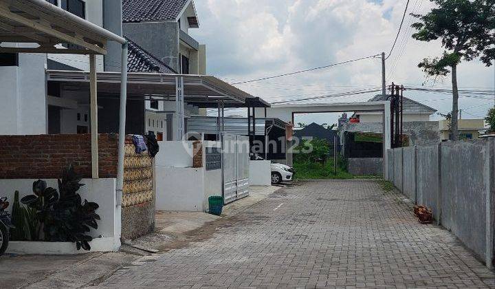 Rumah 2 Lantai Baru Furnished SHM di Gumpang Kartasura Area Bagus 2