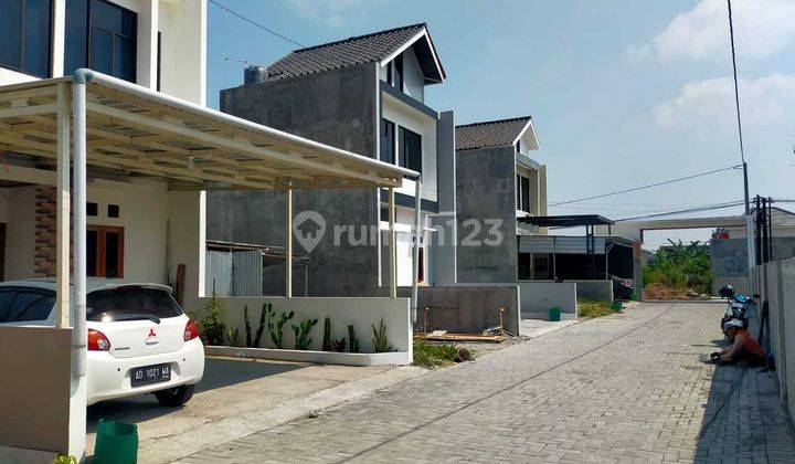 Rumah 2 Lantai Baru Furnished SHM Gumpang Kartasura Bisa Bertahap 2