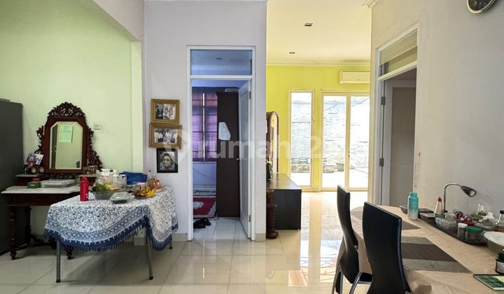 Rumah Asri Rapih Siap Huni di Cinere Luas 240 Ada Taman Depan 2