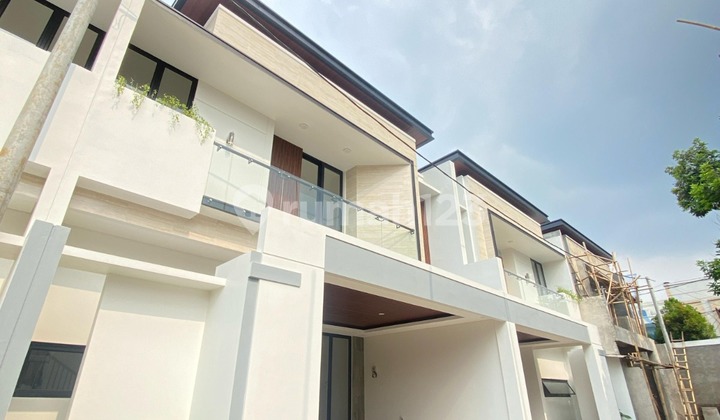 Rumah Modern Minimalis Layout Luas Dekat Tol Brigif 2