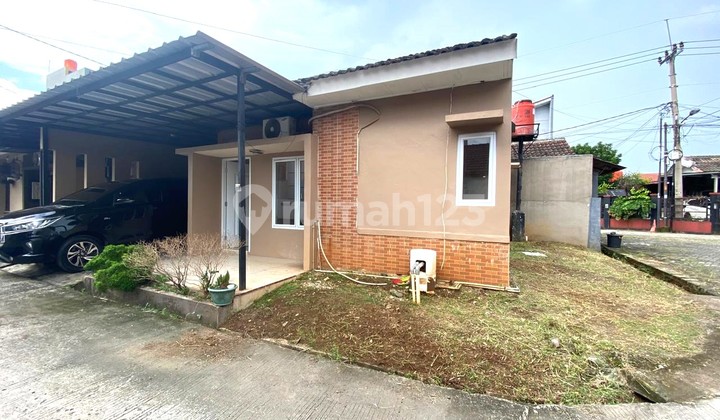 Affordable 1-Story Minimalist House in a Complex Near the Highway 2