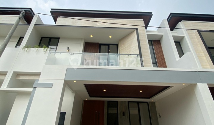 Modern Minimalist House Spacious Layout Near Brigif Toll Road