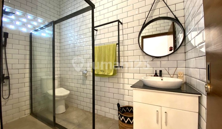 Rumah Super Homey di Cinere Ada Swimming Pool Siap Huni