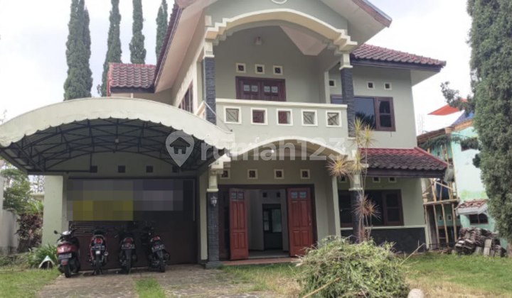 Villa Di Sisir, Batu, Strategic Location, Good and Well-Maintained Condition. Villa Di Sisir, Batu, Strategic Location, Good and Well-Maintained Condition.