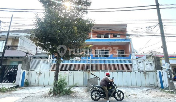 RUMAH KOS 3 LANTAI MURAH DI JALAN RAYA KEMBAR TENGGILIS MEJOYO