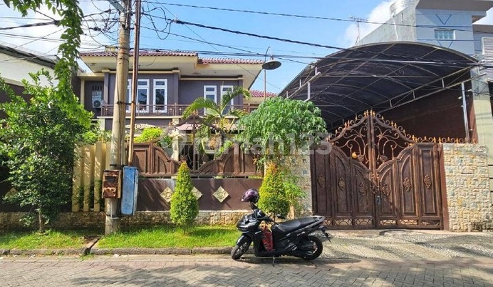 House in Gading Pantai Kenjeran Surabaya Classic and Well-Maintained 2