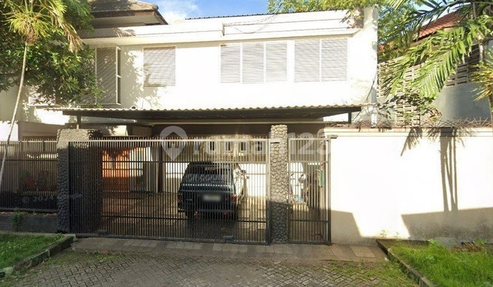 House in Tenggilis Mejoyo, Surabaya, Good Condition, Well-Maintained, Comfortable.