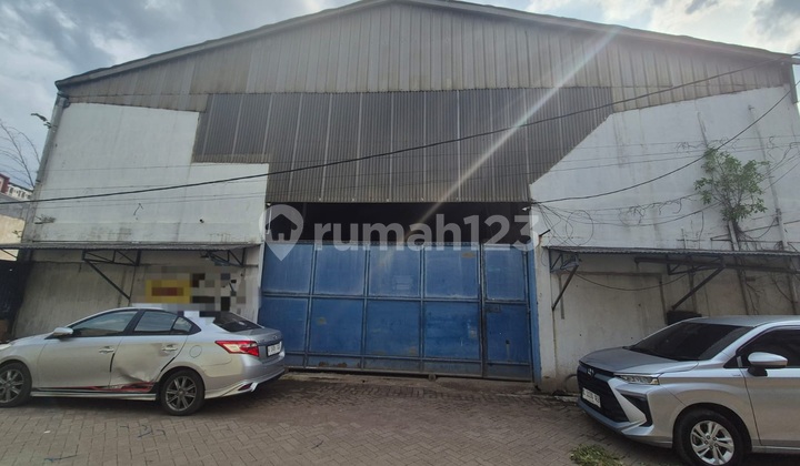 Dijual Gudang di Gununganyar, Sudah Ada Mess Kariawan