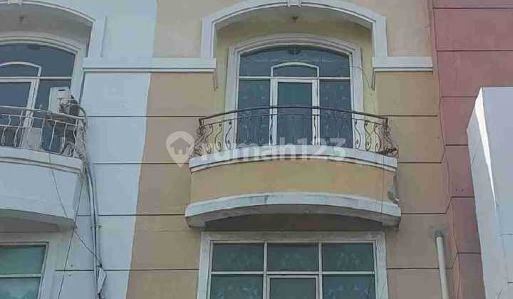 Strategic Shop House in East Jakarta - Suitable for Various Businesses