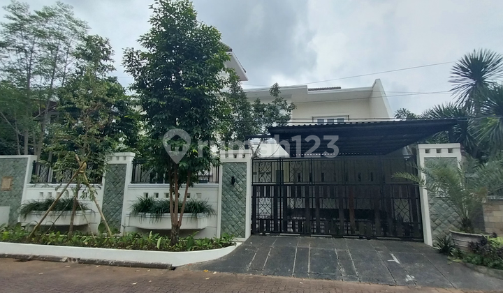 Rumah Bagus di Dalam Komplek Elit di Jakarta Selatan Rumah Bagus di Dalam Komplek Elit di Jakarta Selatan