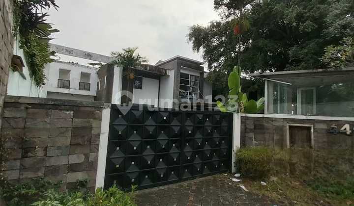 Luxury 3-Story House for Sale