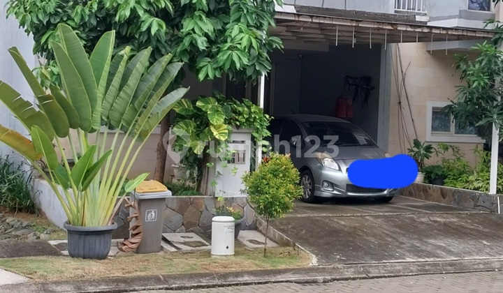 Nice and Well-Maintained House in an Elite Area of Bekasi Nice and Well-Maintained House in an Elite Area of Bekasi