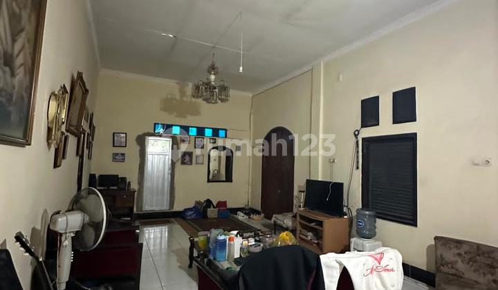 Rumah Potensial untuk Usaha Kos-Kosan di Jakarta Timur - Lokasi Strategis