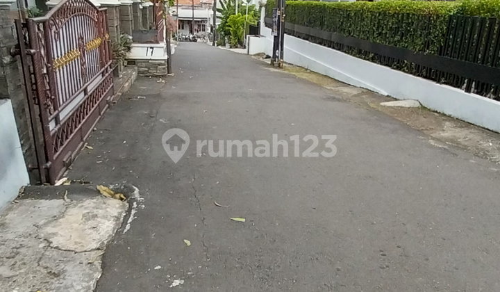 A Good House In A Strategic Area In South Jakarta