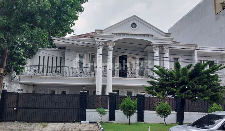 Rumah Cantik dan Bagus di Komplek Elit Di.jakarta Timur
