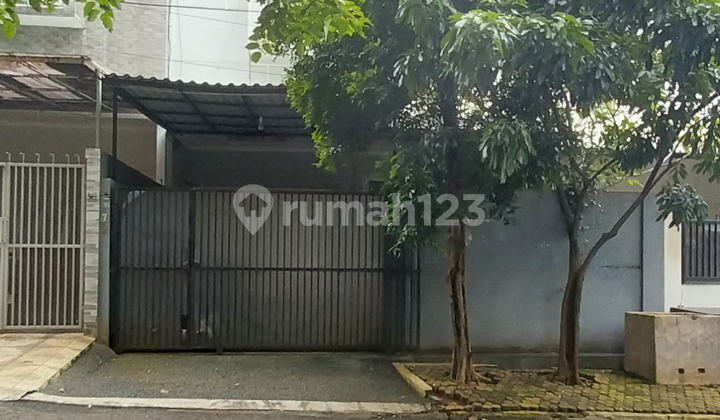 Rumah Bagus Dekat dengan Apartemen di Dalam Komplek Jakarta Selatan Rumah Bagus Dekat dengan Apartemen di Dalam Komplek Jakarta Selatan