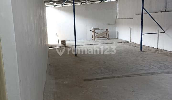 Empty House With Spacious Rooms Empty House With Spacious Rooms