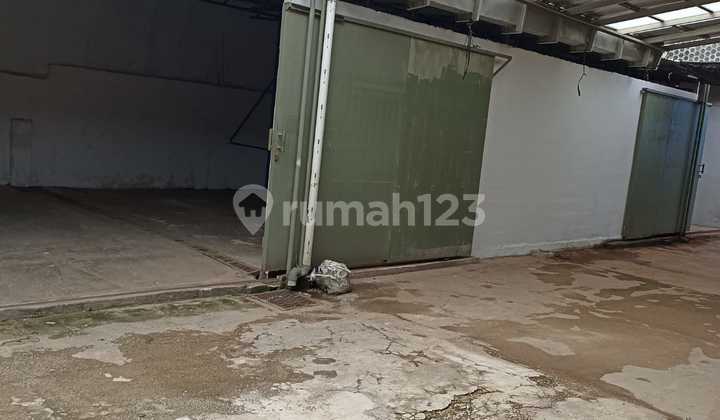 Empty House With Spacious Rooms Empty House With Spacious Rooms