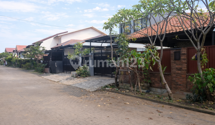 Rumah Mewah 2 Lantai Dalam Komplek Elit Jakarta Timur - Security 24 Jam