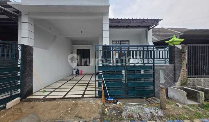 tampak depan rumah pusat kota murah di