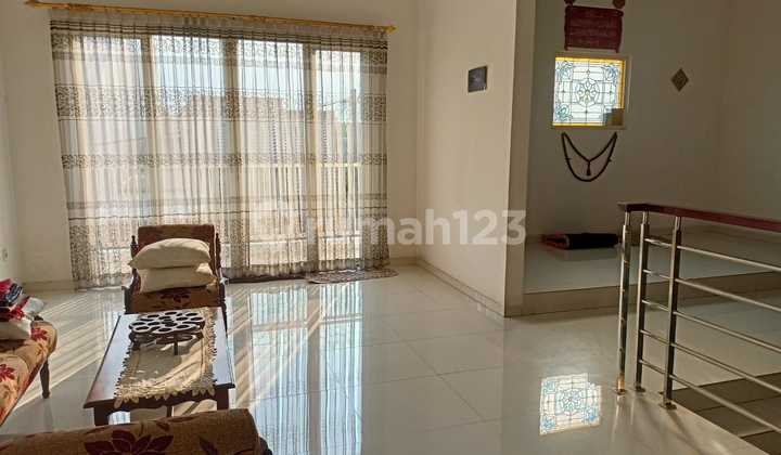 ruang keluarga rumah mewah 2 lt hook